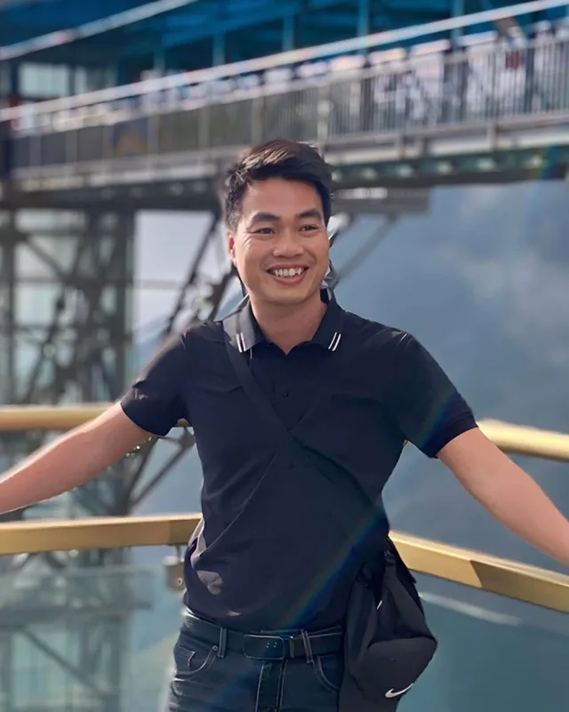 Mr Duke, Tour Guide